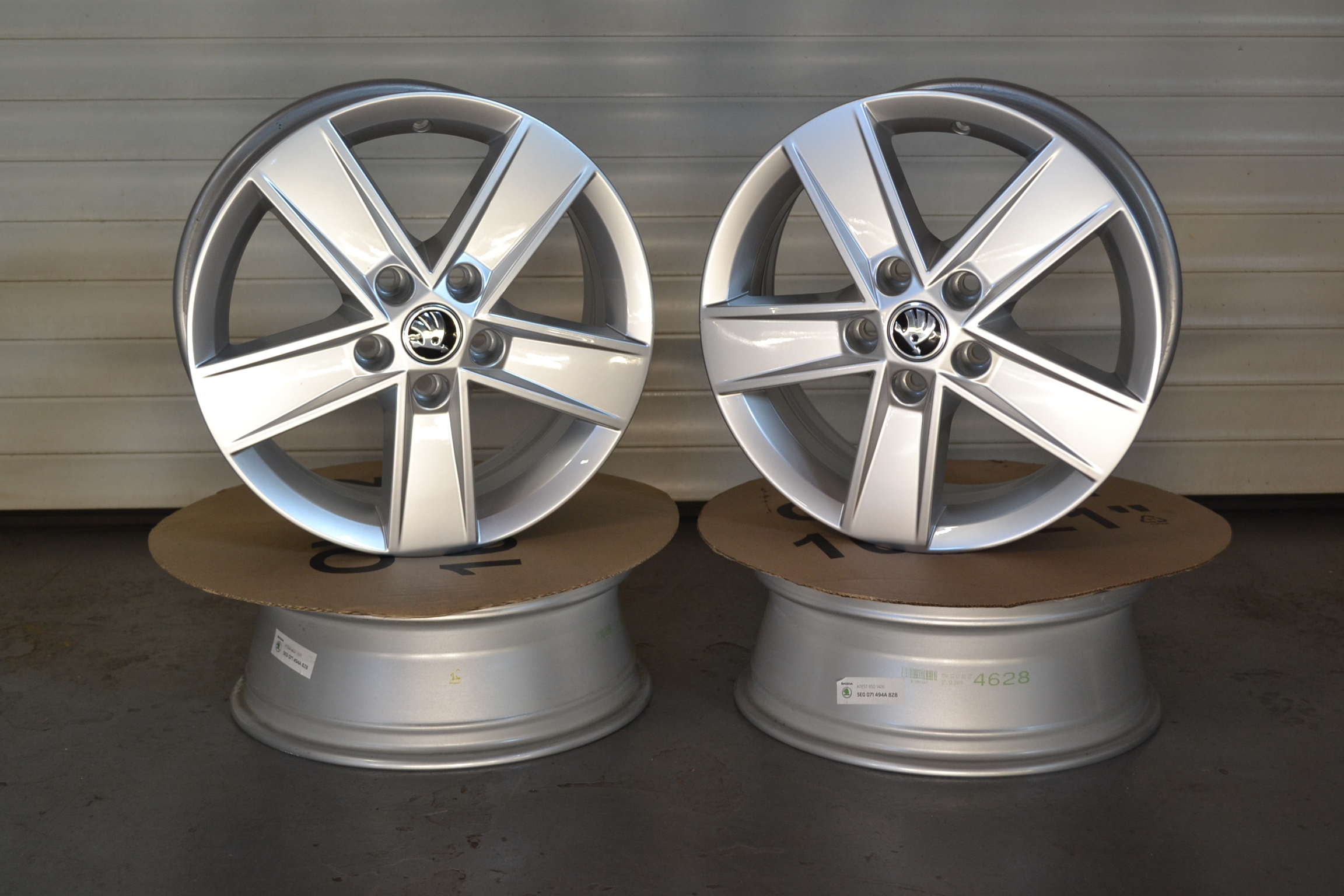 5x112 R16 originál sada diskov Škoda Octavia 3 – Obrázok 2