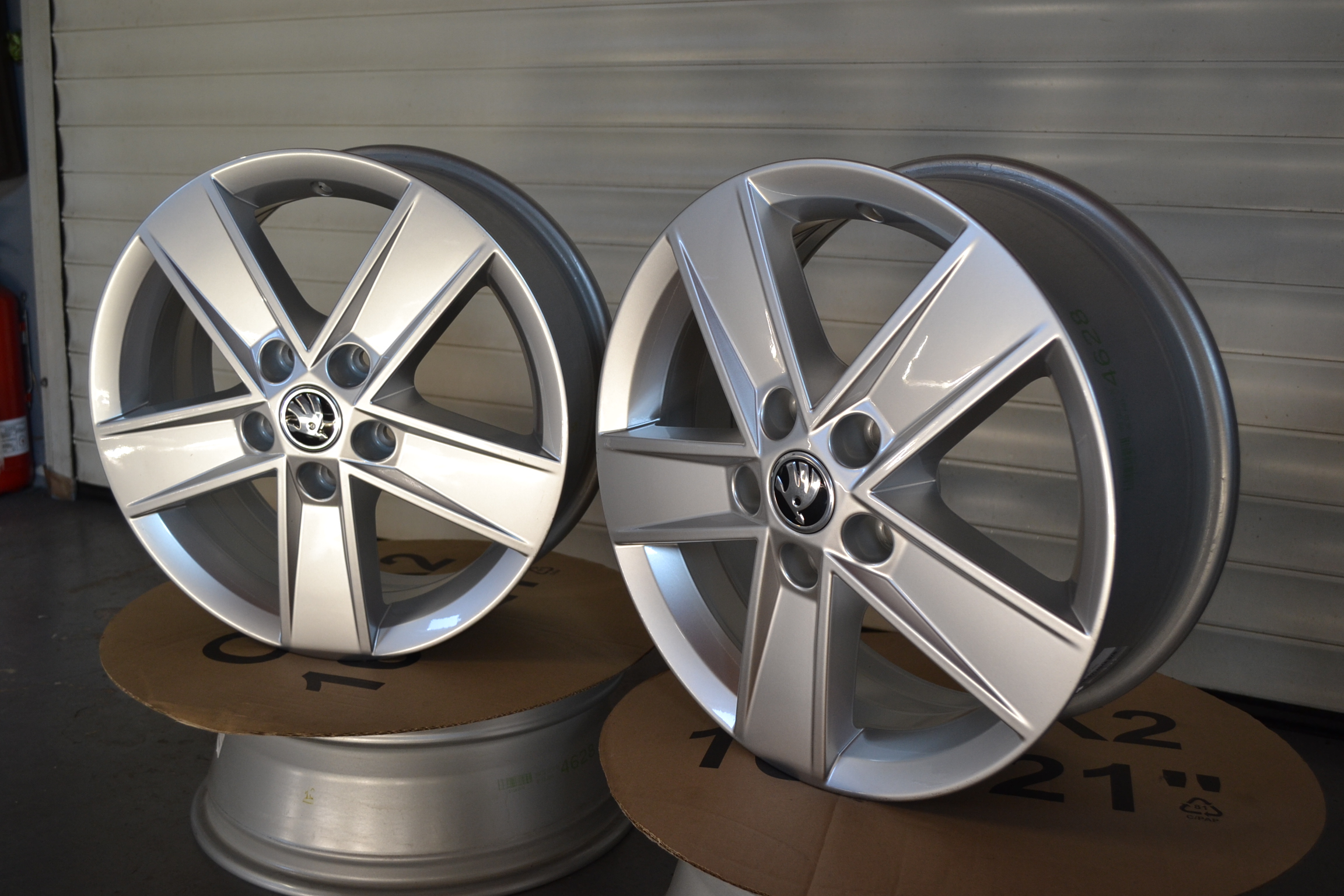 5x112 R16 originál sada diskov Škoda Octavia 3 – Obrázok 3