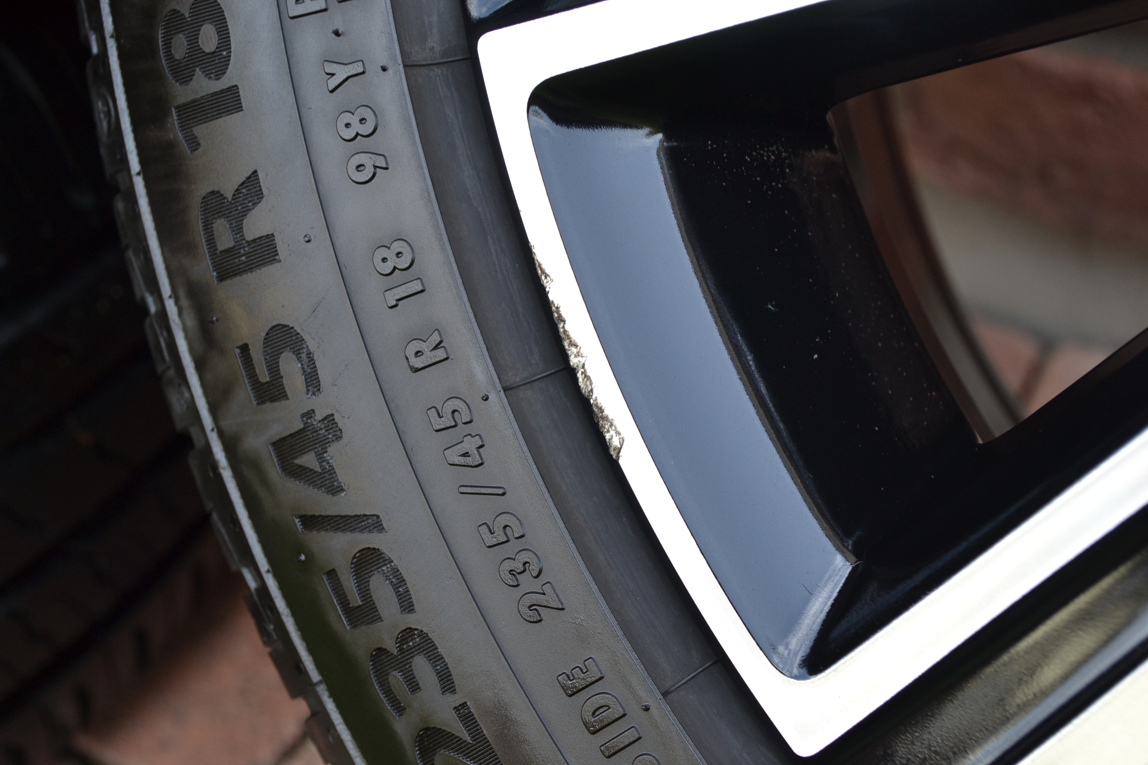 5x108 R18 Letná sada Originál Volvo V60 + 235/45 R18 Barum Bravuris 5 – Obrázok 4