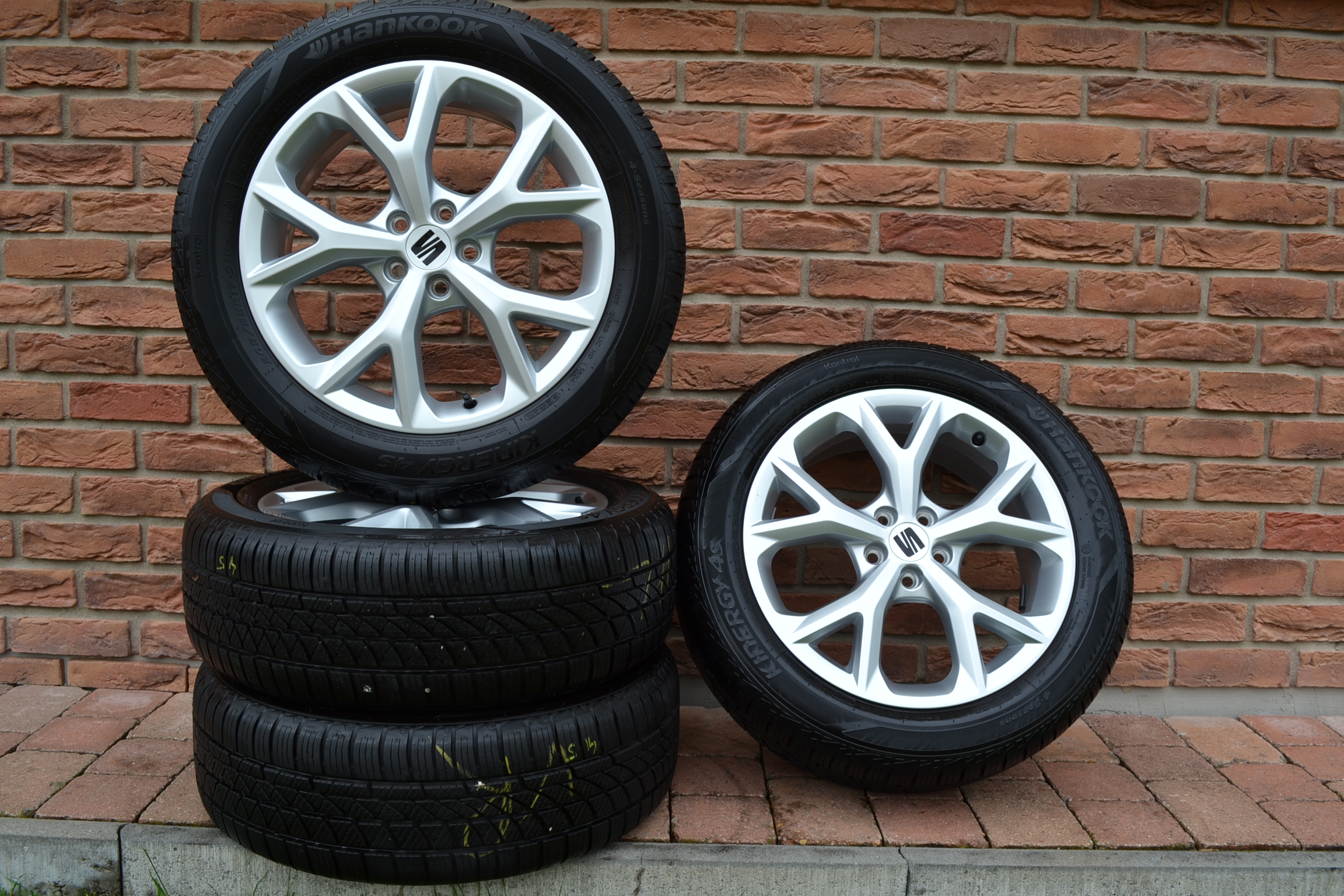 5x100 R17 Celoročná sada Originál Seat Arona + 205/55 R17 Hankook – Obrázok 6