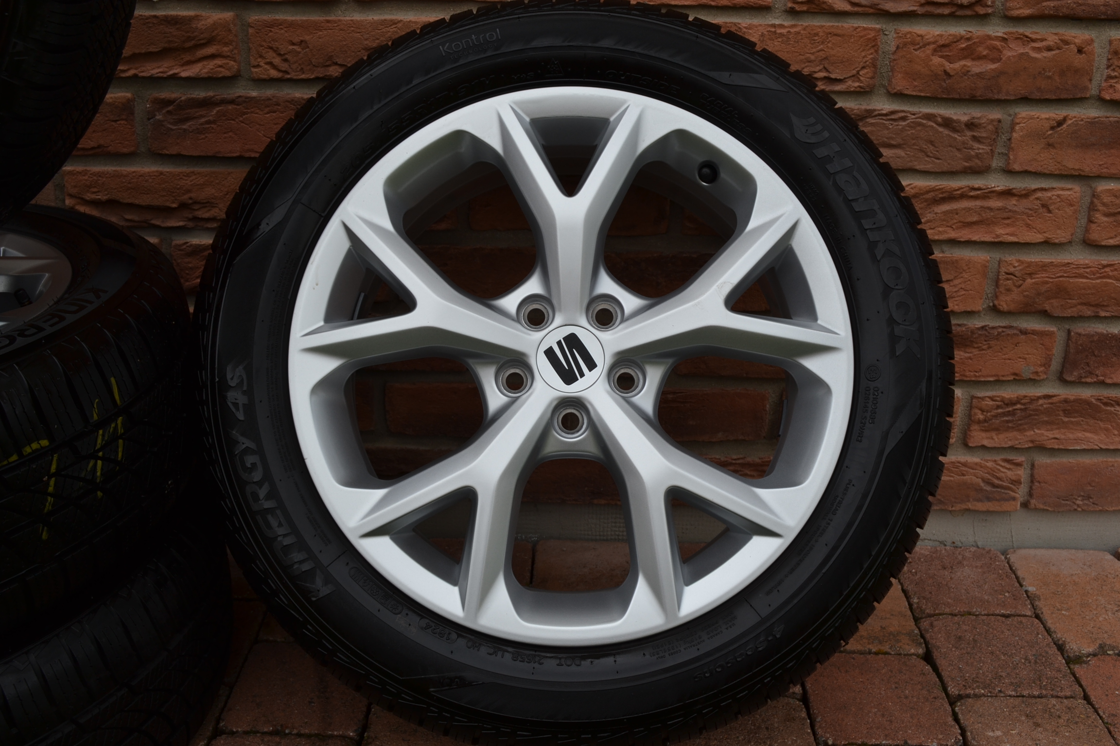 5x100 R17 Celoročná sada Originál Seat Arona + 205/55 R17 Hankook – Obrázok 5