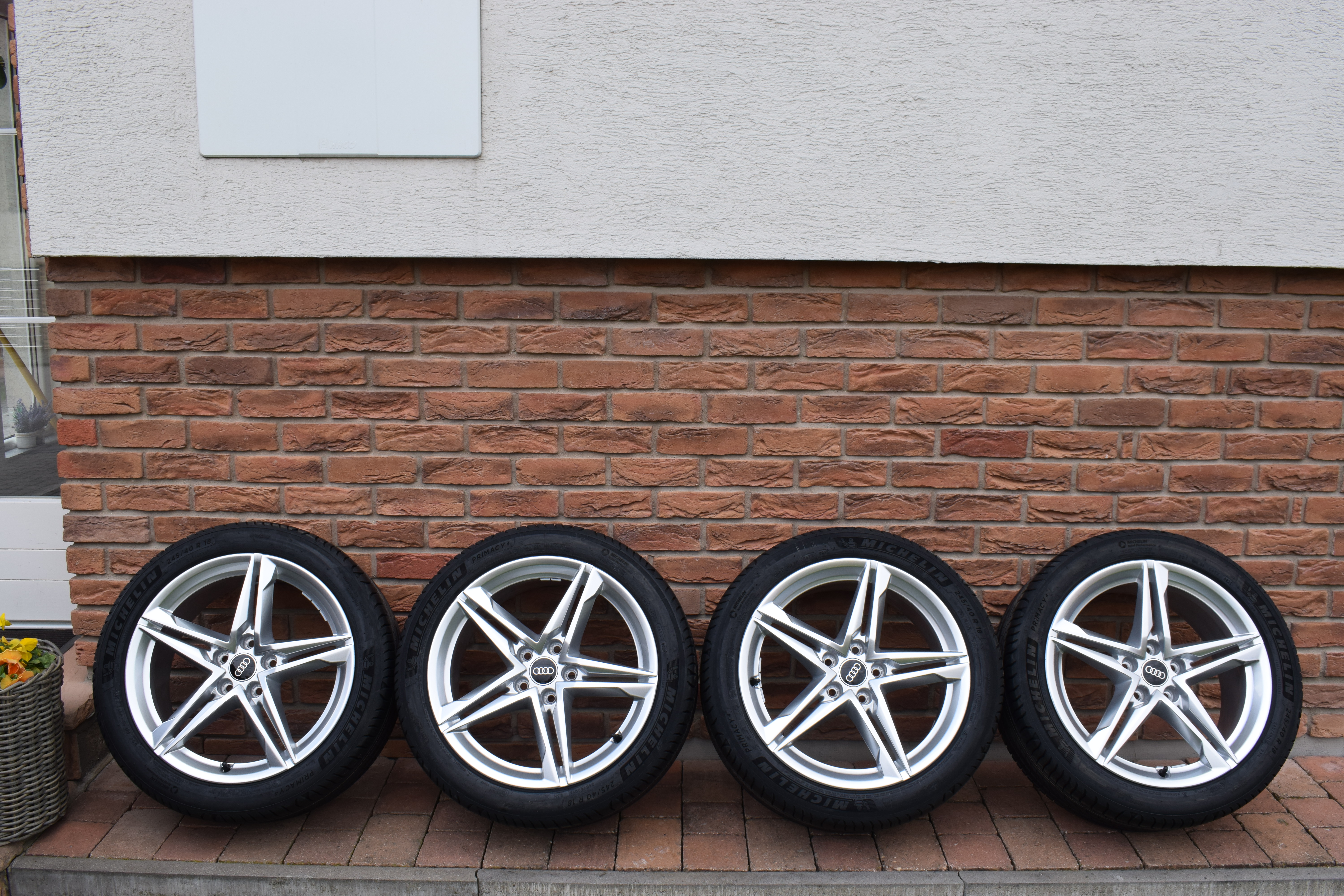 5x112 R18 Letná sada Originál Audi A4 b9 s-line – Obrázok 2